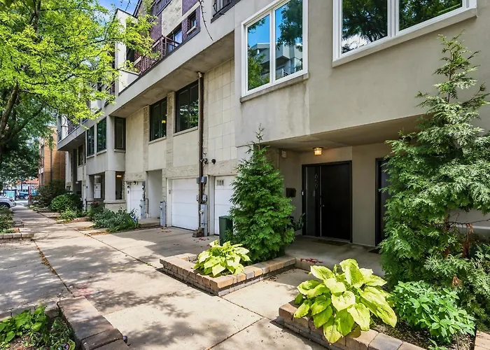 Skyline Views River West Townhouse; 2 Parking Incl Townhouse *