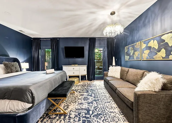Skyline Views River West Townhouse; 2 Parking Incl Townhouse Chicago