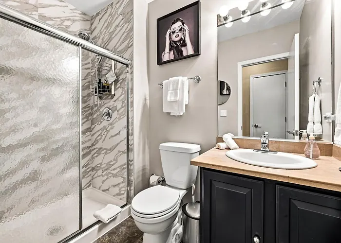 Skyline Views River West Townhouse; 2 Parking Incl Townhouse Ferienhaus *