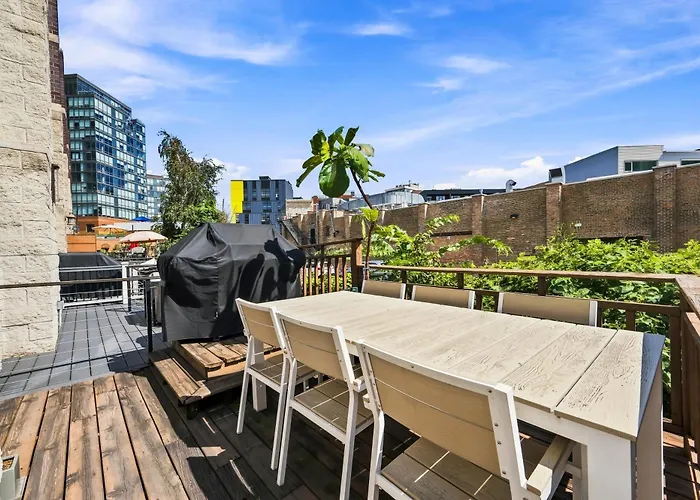 Skyline Views River West Townhouse; 2 Parking Incl Townhouse Ferienhaus