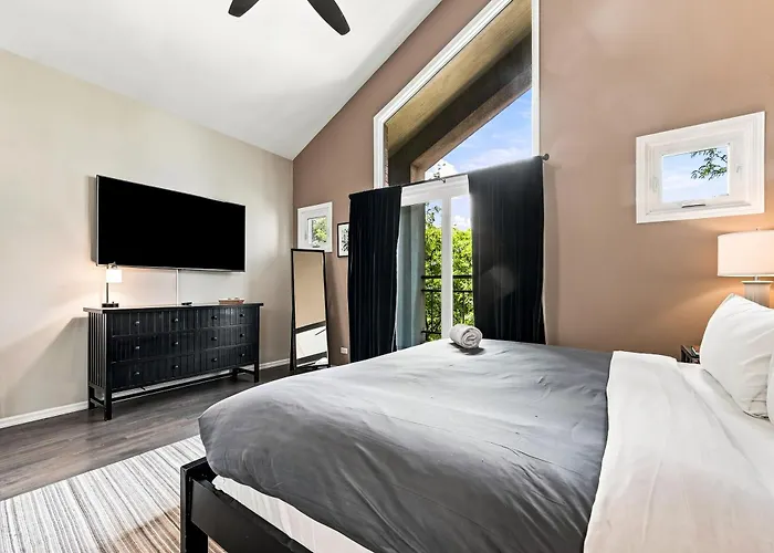 Skyline Views River West Townhouse; 2 Parking Incl Townhouse Сasa de vacaciones