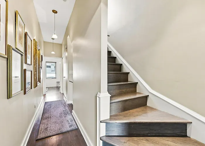 Skyline Views River West Townhouse; 2 Parking Incl Townhouse *